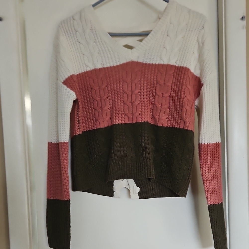 Stylish Women's Sweater Collection - Picture 8 of 11